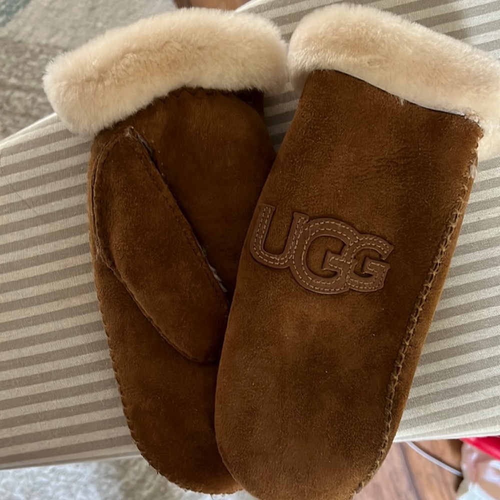 Sherpa lined UGG Mittens